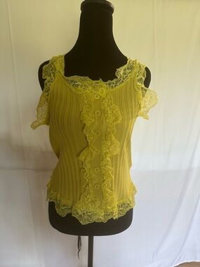 Ribbed Lace-Trim Sleeveless Camisole in Yellow NWOT
